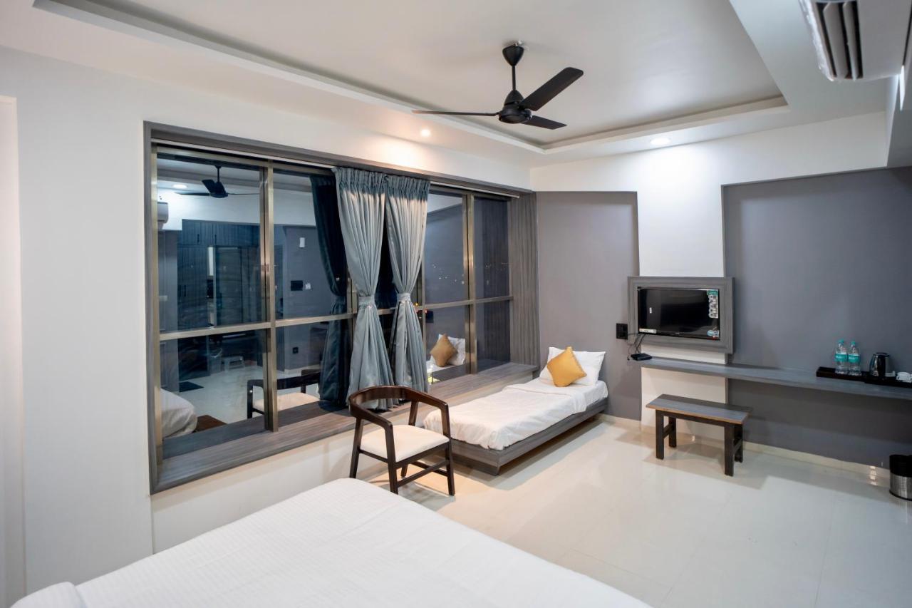 Hotel Oberon Solapur Exterior photo